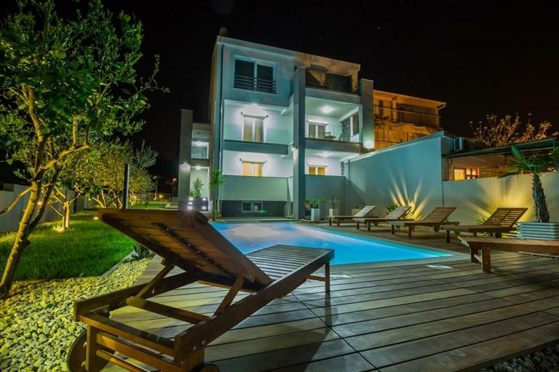 Apartmani Pocco Locco Биоград-на-Мору Экстерьер фото