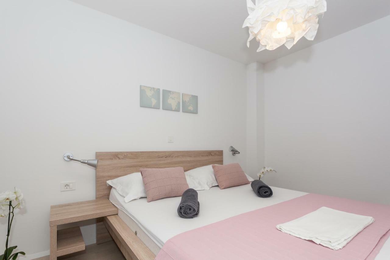 Apartmani Pocco Locco Биоград-на-Мору Экстерьер фото