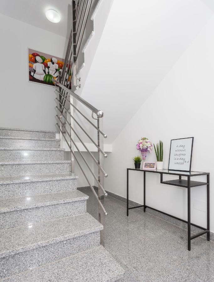 Apartmani Pocco Locco Биоград-на-Мору Экстерьер фото