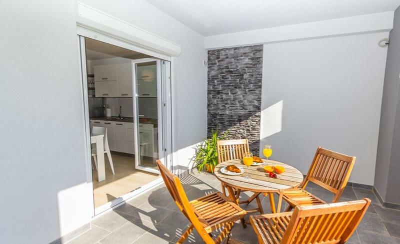 Apartmani Pocco Locco Биоград-на-Мору Экстерьер фото