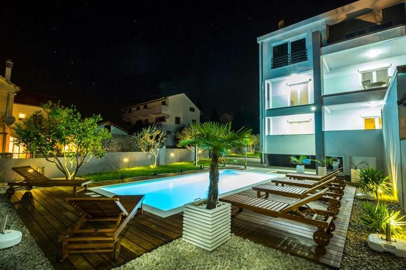 Apartmani Pocco Locco Биоград-на-Мору Экстерьер фото