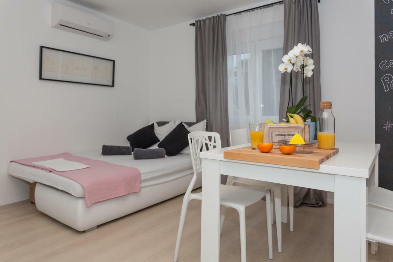 Apartmani Pocco Locco Биоград-на-Мору Экстерьер фото