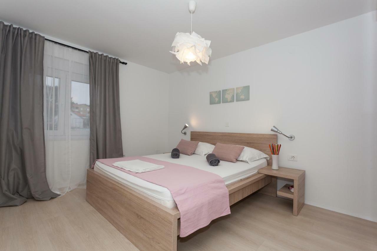 Apartmani Pocco Locco Биоград-на-Мору Экстерьер фото