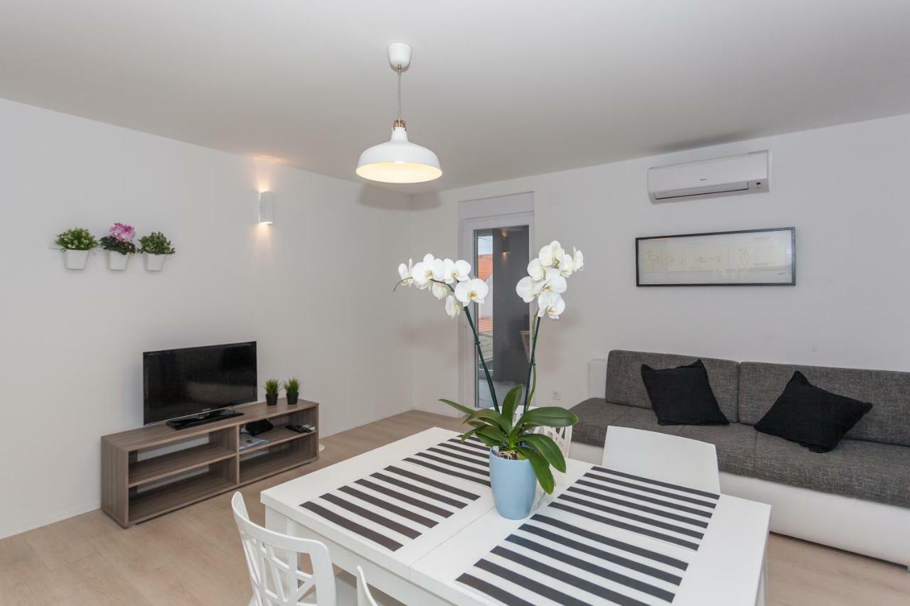 Apartmani Pocco Locco Биоград-на-Мору Экстерьер фото