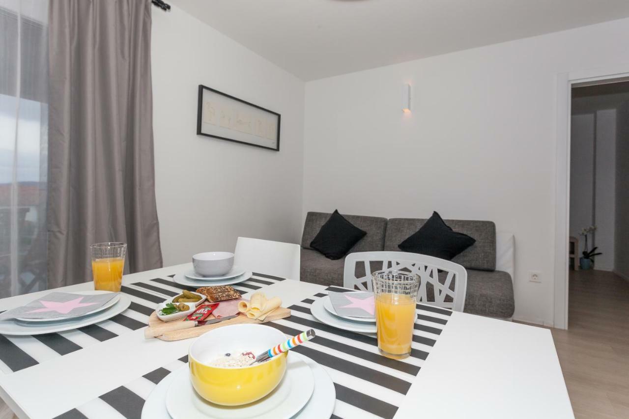 Apartmani Pocco Locco Биоград-на-Мору Экстерьер фото