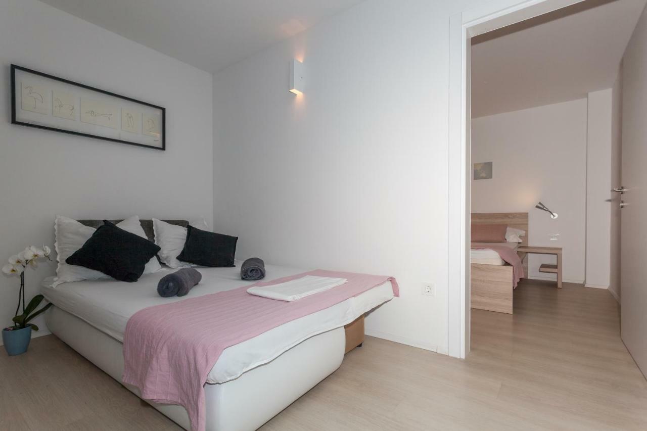 Apartmani Pocco Locco Биоград-на-Мору Экстерьер фото