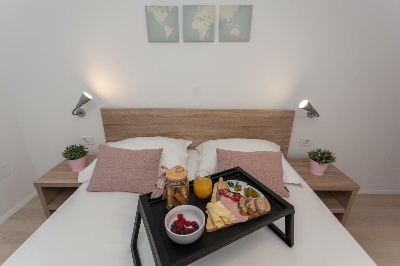 Apartmani Pocco Locco Биоград-на-Мору Экстерьер фото