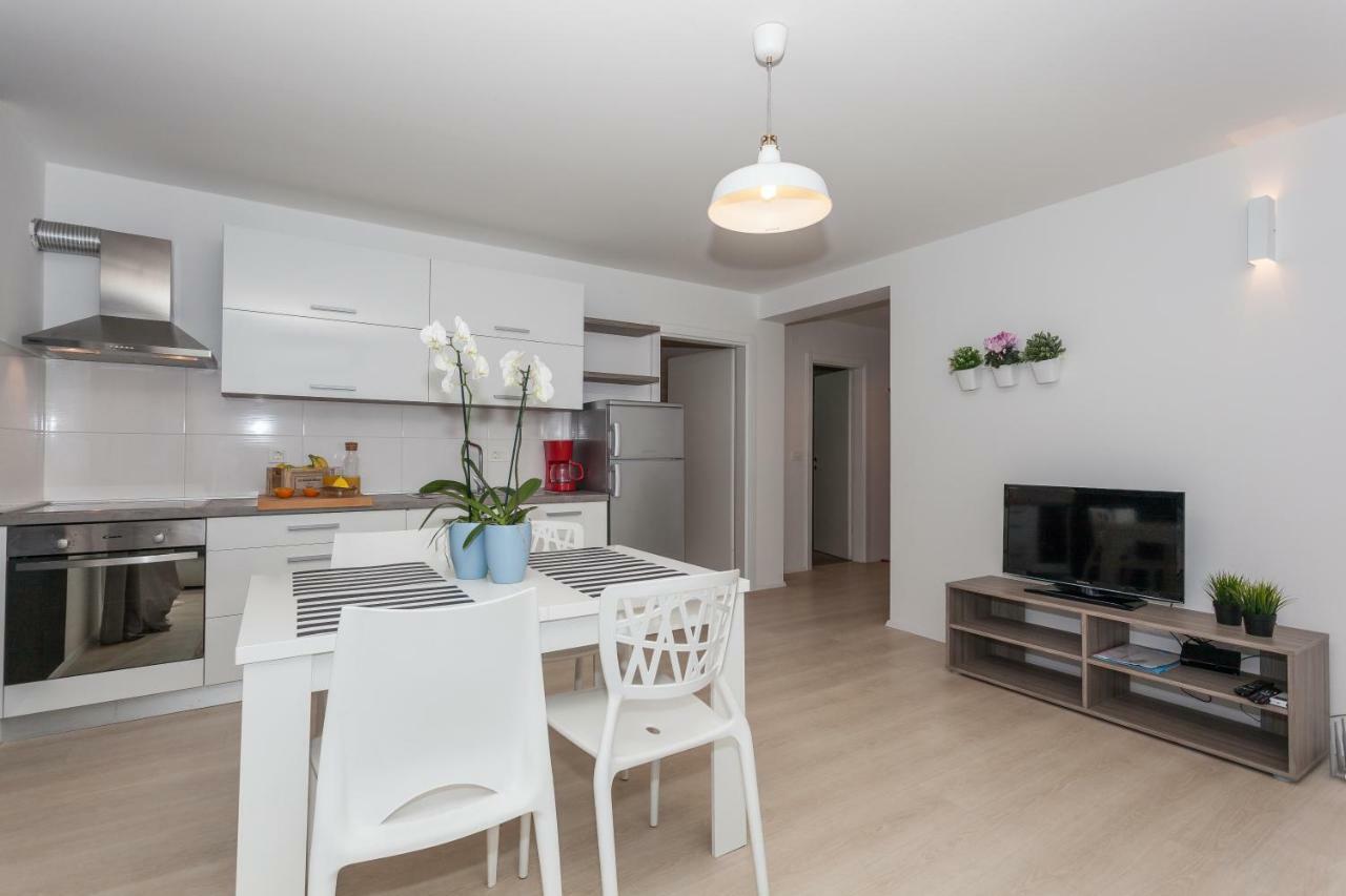 Apartmani Pocco Locco Биоград-на-Мору Экстерьер фото