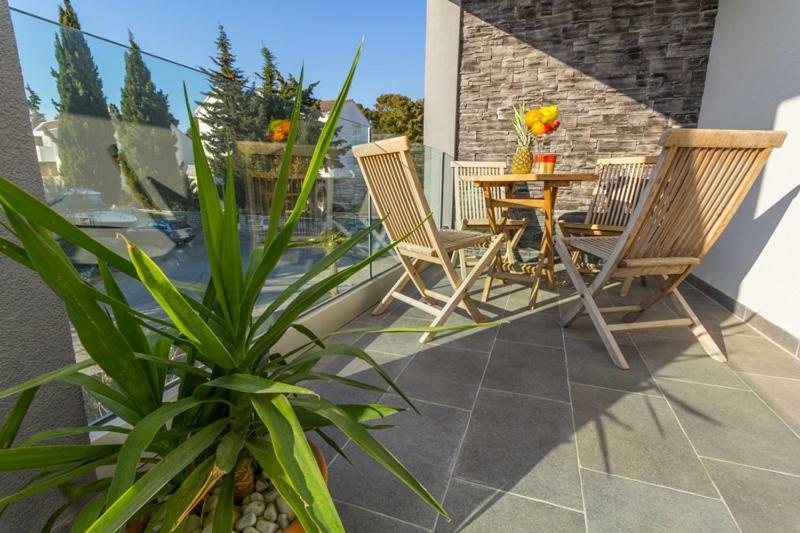 Apartmani Pocco Locco Биоград-на-Мору Экстерьер фото