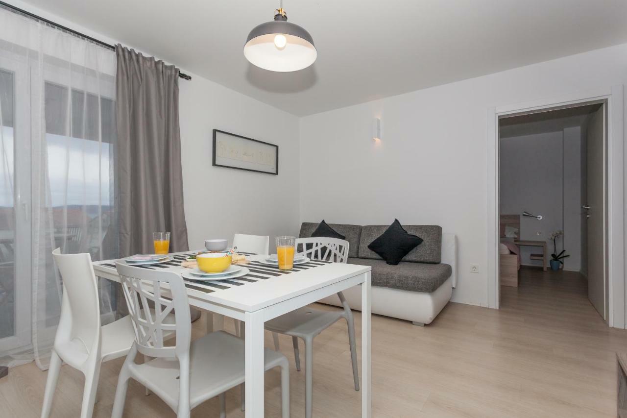 Apartmani Pocco Locco Биоград-на-Мору Экстерьер фото